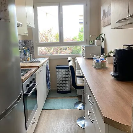 Superbe Au Calme Avec Parking Gratuit. Apartamento