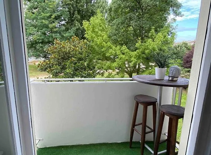 Superbe Au Calme Avec Parking Gratuit. *