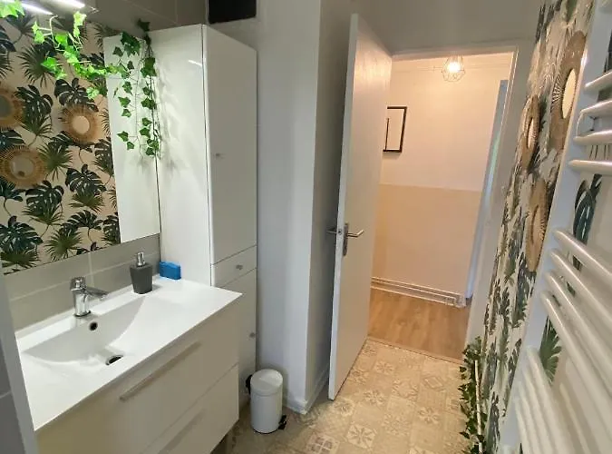 Superbe Au Calme Avec Parking Gratuit.